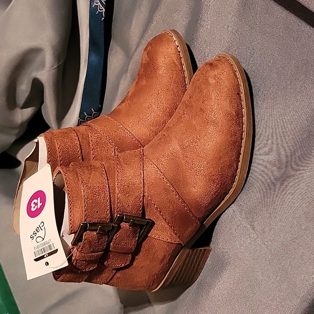 Nwt suede brown boots
